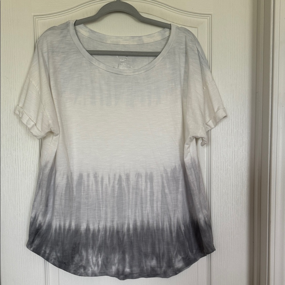 Maurices Black and White Gradient Short Sleeve Tee